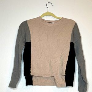 Color block long sleeve top. SMALL